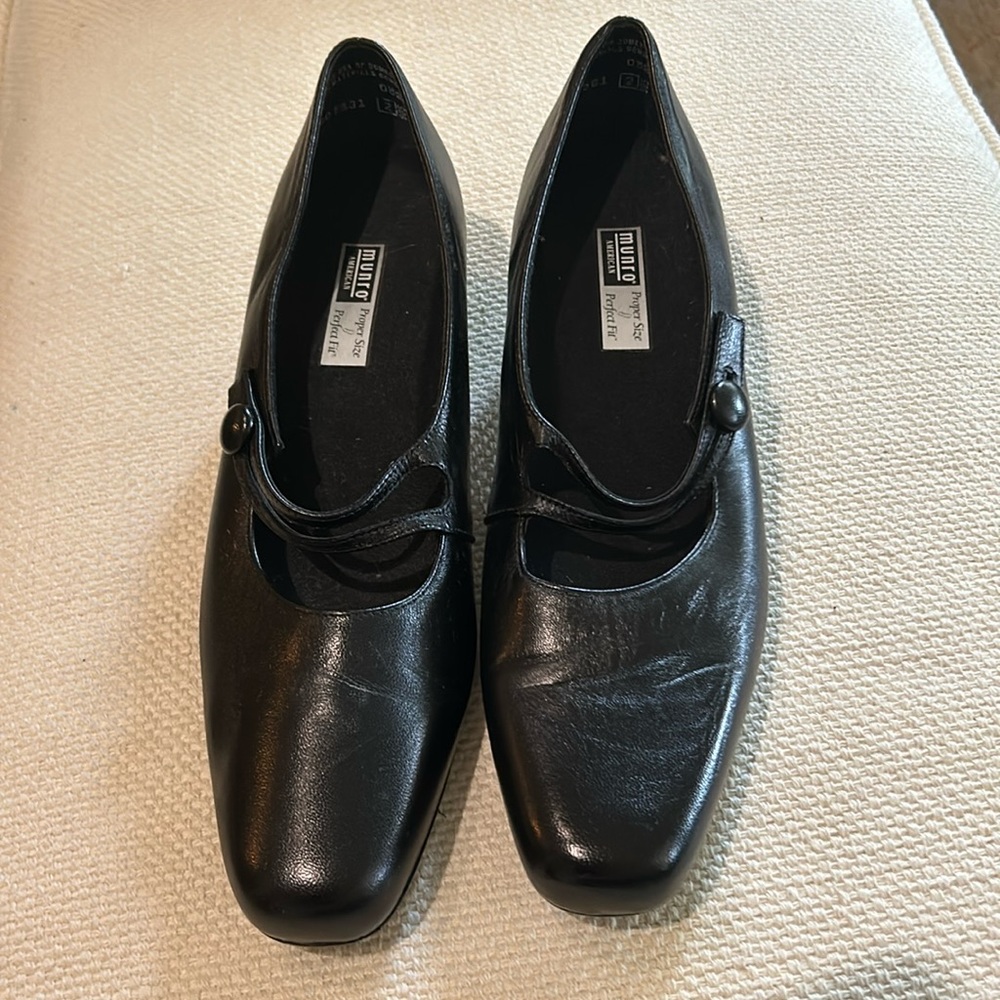 Munro low pumps